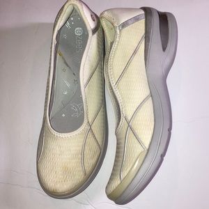 BZEES COMFORT SHOES